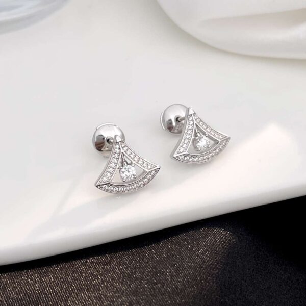 Divas Drop-shaped Diamond Stud Earrings