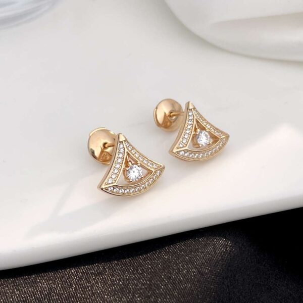 Divas Drop-shaped Diamond Stud Earrings