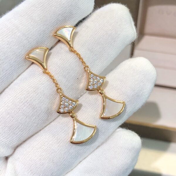 Diva stud earrings