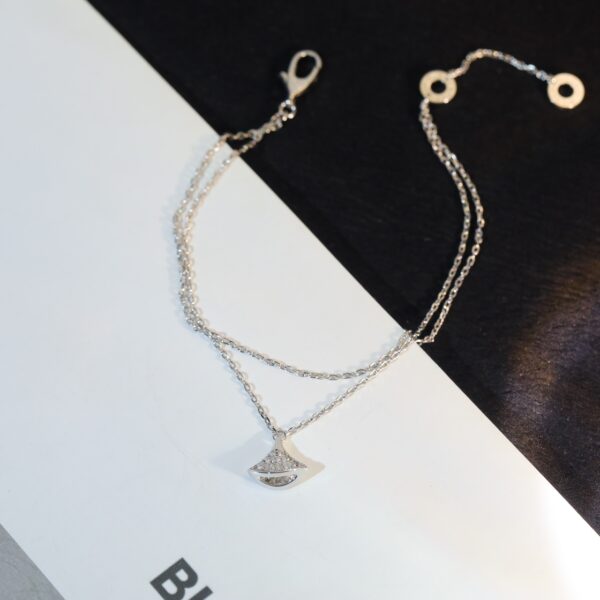 Small dress-style diamond-shaped single flower bracelet