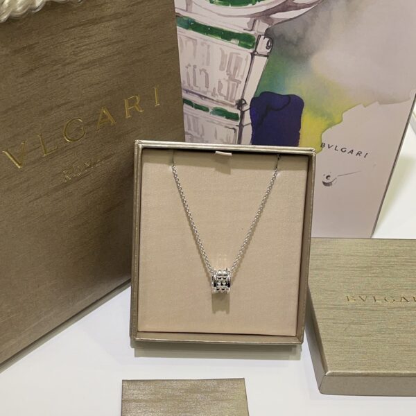 Screw-on rivet pendant necklace