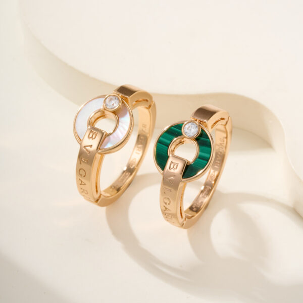 Bronze coin ring with white lapis lazuli / malachite