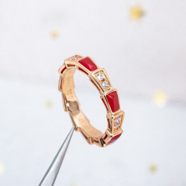 Narrow-shaped snake-shaped ring (mother-of-pearl)